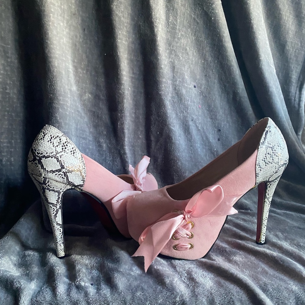 Pink Snakeskin red bottom Size 39 platform heels